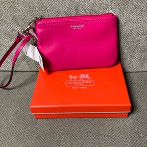 BRAND NEW 🔥 COACH WRISTLET WALLET POUCH ❤️